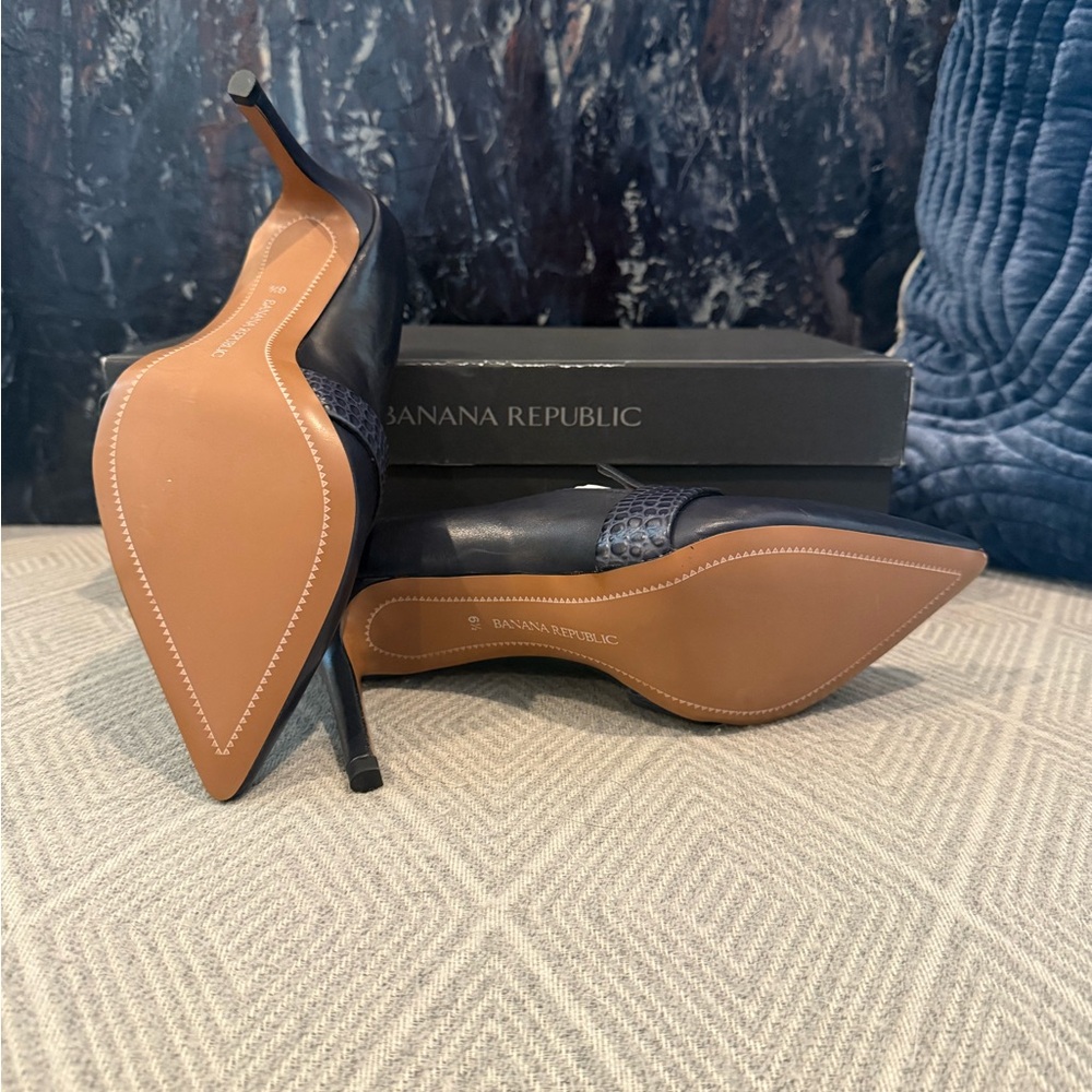 Banana Republic Navy Blue Leather Heels - Picture 3 of 4